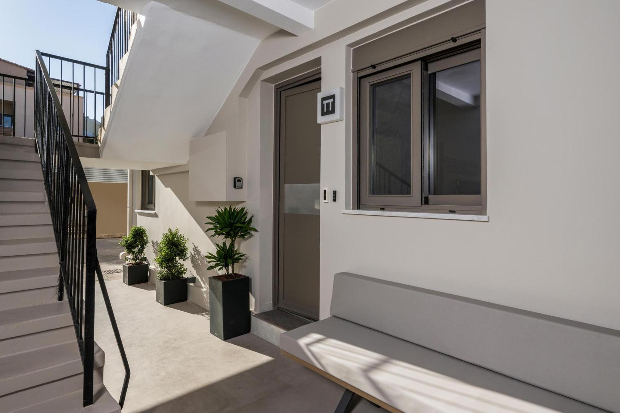 Π Suite Project: Smart Bnb Chania  Exteriör bild